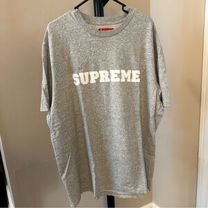 SUPREME Collegiate Logo Top XXL